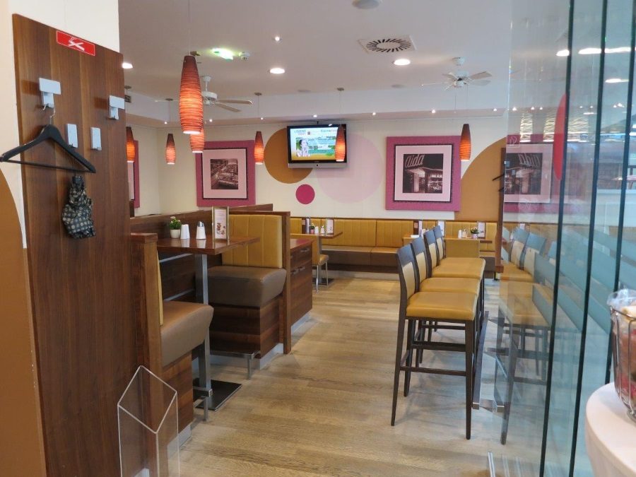 Lounge-Bereich mit Bar
